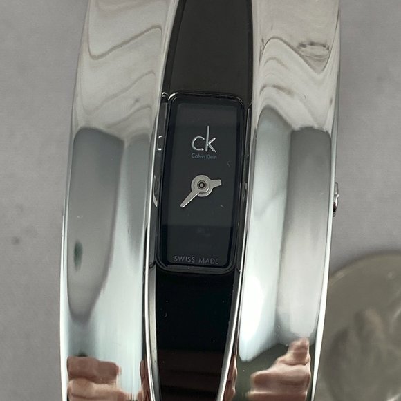 Calvin Klein Fabulous Swiss Workmanship Sculptured Bangle Bracelet Swiss Watch